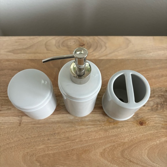 ❌ 3 Pc Ceramic Bathroom Set — Soap Dispenser Toothbrush Holder Cotton Swab Jar - Picture 3 of 8